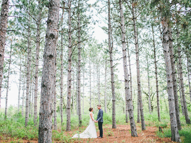 15 Unique Essential Wedding Photography Pose Ideas For Couples