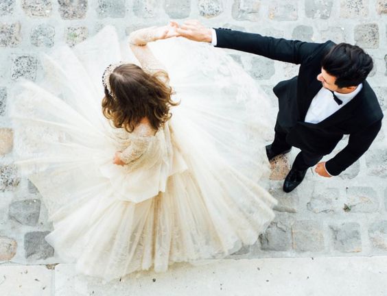 first dance wedding pose for wedding photographers