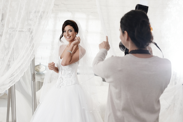 What Should a Wedding Photographer Wear? (Plus Outfit Ideas)