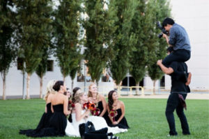 What Should a Wedding Photographer Wear?
