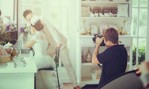 How To Shoot Behind The Scenes Wedding Photography 5208