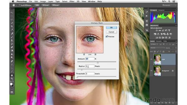 An unsharp mask filter being applied to an image in Photoshop