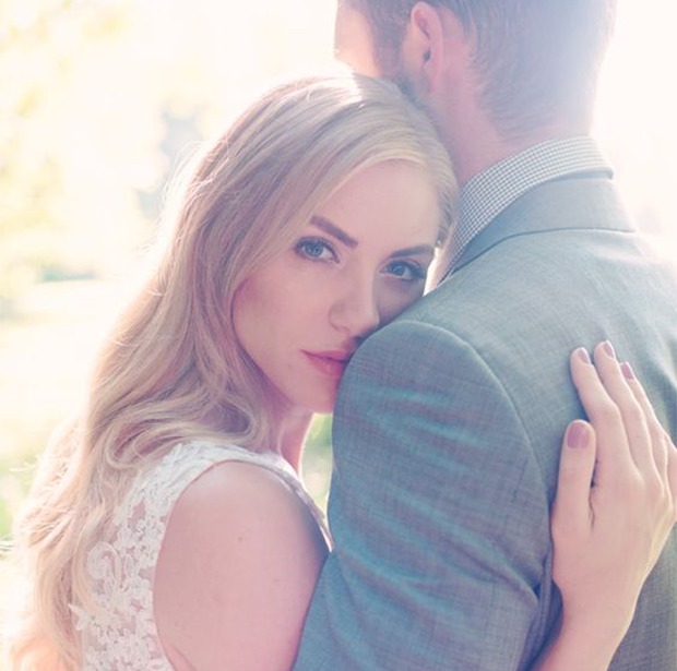 shoulder rest wedding pose for wedding photographers