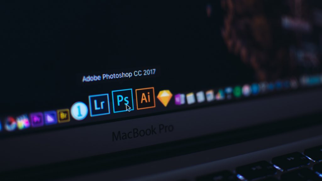 Cursor placed on the Adobe Photoshop CC 2017 icon 