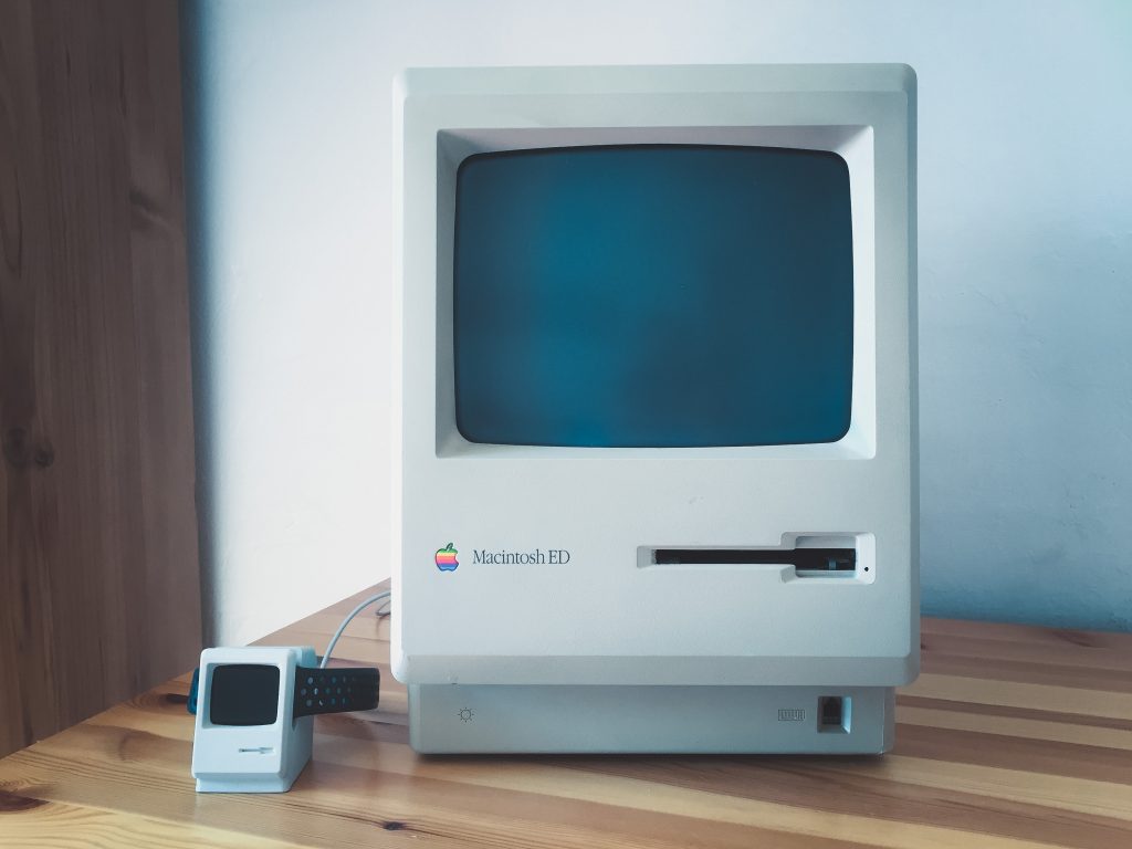 Macintosh ED vintage computer and Macintosh ED design watch